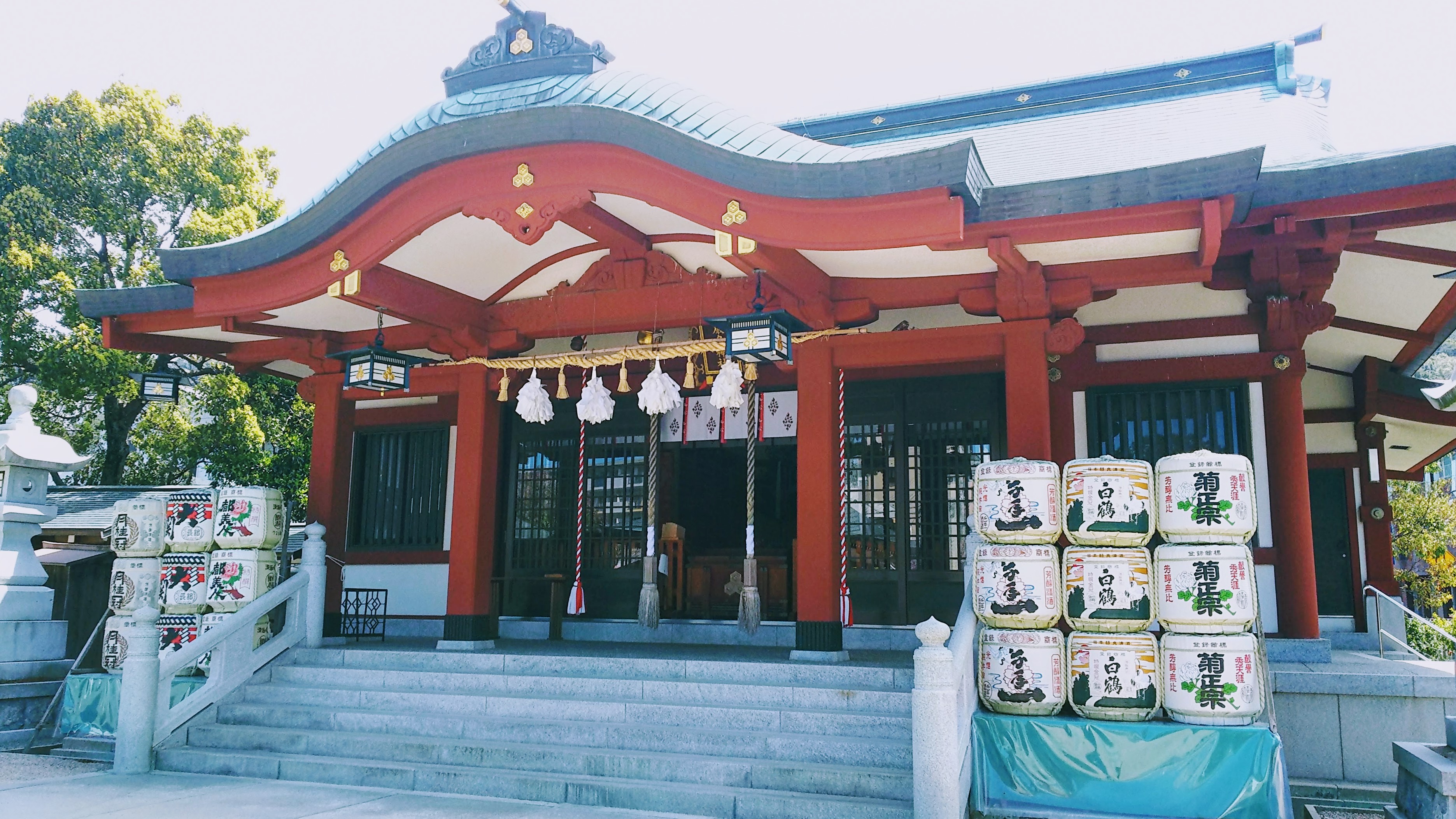 兵庫県洲本市 厳島神社は 淡路島弁財天 で親しまれる神社 境内にはかわいい狸の神さまも