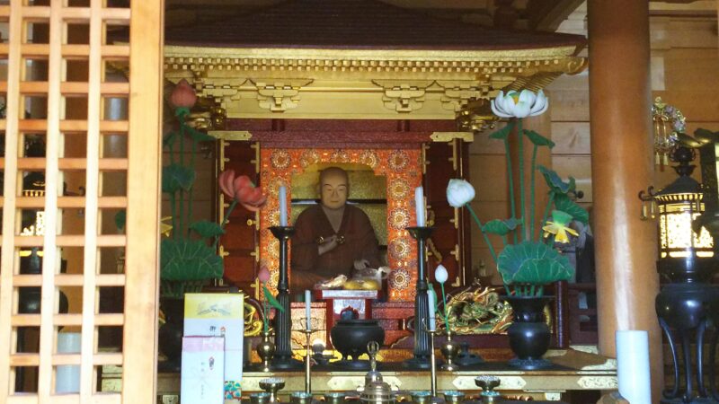 金剛福寺の大師堂の大師像